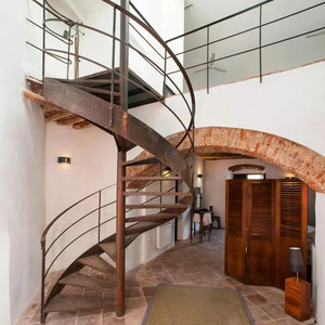 <span class=keywords><strong>Poteau</strong></span> <span class=keywords><strong>de</strong></span> support central pour escalier en colimaçon Prima, structure en acier durable, marches en <span class=keywords><strong>bois</strong></span>, sur mesure pour villa, duplex ou bâtiment <span class=keywords><strong>à</strong></span> petit espace - Product Image 4