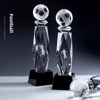 Souvenir de médaille gravée en 3D du trophée de football en cristal créatif personnalisé pour MVP pour les compétitions internes de sculpture et les événements sportifs