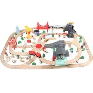 Детский деревянный игрушечный поезд