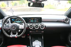 Mercedes-Benz <span class=keywords><strong>A35</strong></span> <span class=keywords><strong>AMG</strong></span> 2.0T GCC <span class=keywords><strong>2023</strong></span> Usado en Buen Estado, Sedán Convertible Automático, Control de Crucero ACC, Asientos de Cuero, Motor Turbo, Tracción en las Cuatro Ruedas - Product Image 5