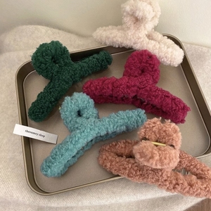 Venta al por mayor de las mujeres de la venta caliente de felpa pinzas para el pelo de estilo de piel pinzas para el pelo de tiburón lindo - Product Image 4