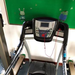 Équipement de réadaptation sur tapis roulant pour les personnes âgées et handicapées qui ont des difficultés à marcher normalement - Product Image 3