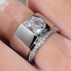 Anello Futuristico Irregolare da Donna, Gioiello Trendy per le Dita - Product Image 2