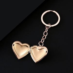 Espejo de Moda con Acabado Metálico Liso, Puede Contener Fotos, Caja de Fotos en Forma de Corazón Color Durazno, Llavero de Acero Inoxidable - Product Image 4