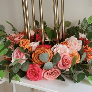 Base de Flores Artificiales Rosa y Blanca con Portavelas Acrílico, Centro de Mesa con Rosas y Peonías para Decoración de Mesa de Boda - Product Image 5