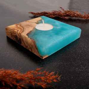 Portavelas de Resina y Madera de Primera Calidad, Diseño Único Hecho a Mano que Combina Madera Maciza con Resina Colorida, Perfecto para Decoración de Mesa - Product Image 3