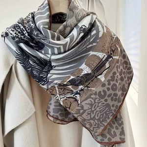 <span class=keywords><strong>Sciarpa</strong></span> di Lusso Invernale di Alta Qualità Colorata 140x140 cm in <span class=keywords><strong>Cashmere</strong></span> <span class=keywords><strong>e</strong></span> <span class=keywords><strong>Seta</strong></span>, <span class=keywords><strong>Sciarpa</strong></span> Quadrata Grande da Donna Personalizzata Calda in Lana <span class=keywords><strong>e</strong></span> <span class=keywords><strong>Seta</strong></span> alla Moda - Product Image 2