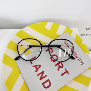 Gafas Qianai Redondas con Filtro de Luz Azul, Montura Mediana, Lentes AC Unisex, Gafas Ópticas con Protección Anti-UV para Uso en Computadora - Product Image 1