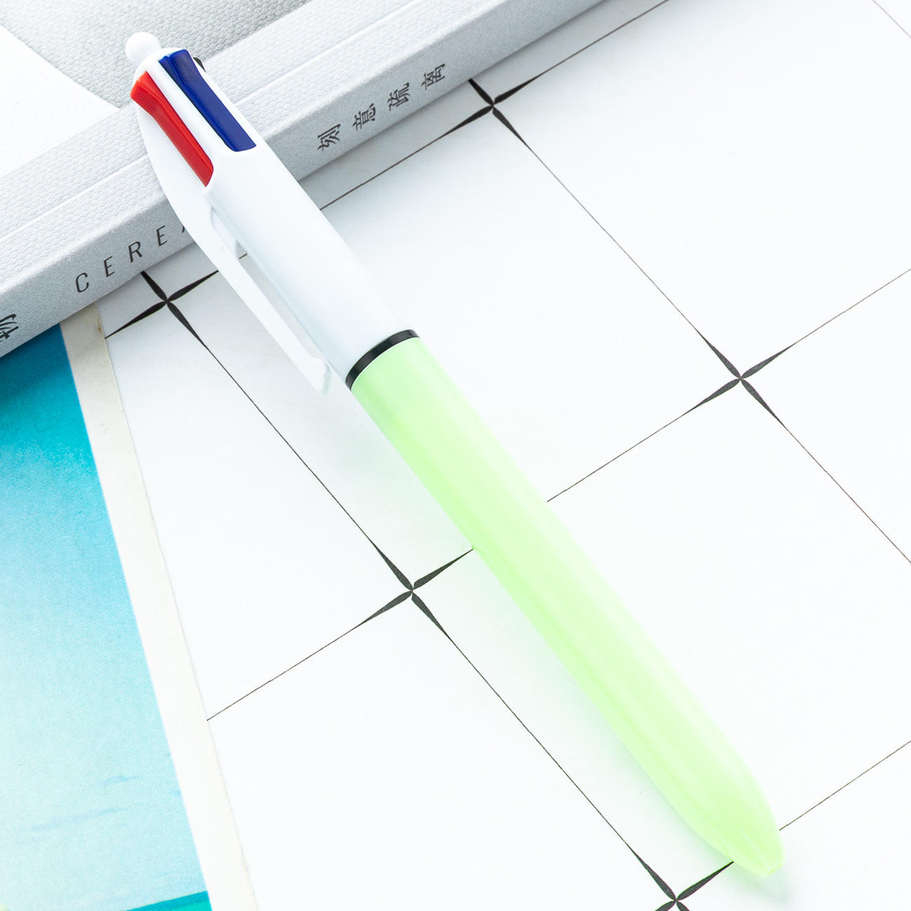 Macaron verde claro tipo bala 10