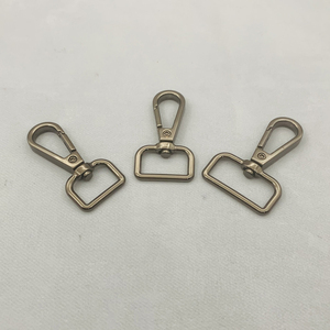Crochet <span class=keywords><strong>pour</strong></span> chien en cuir mousqueton <span class=keywords><strong>de</strong></span> sécurité en métal pivotant personnalisé <span class=keywords><strong>pour</strong></span> sacs à main sangles valises accessoires <span class=keywords><strong>de</strong></span> sac à la mode - Product Image 4