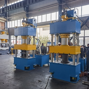 เครื่องอัดไฮดรอลิกสี่เสา KEWOSEN 200T สำหรับการปั๊มชิ้นส่วนยานยนต์ การขึ้นรูปโลหะแผ่น และการผลิตชิ้นส่วนประกอบ รุ่น YQ3 - Product Image 2