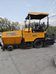 Mini pelleuse à béton et ciment 103 KW RP453L pour la construction routière, mini finisseur d'asphalte à vendre en Chine - Product Image 2