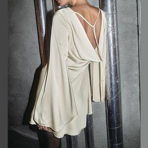เดรสสั้นแขนยาวทรงบานแบบใหม่พรีเมียมสุดเซ็กซี่สำหรับผู้หญิง ดีไซน์หรูหราเปิดหลังผูกเชือก เหมาะสำหรับงานกลางคืนและคลับ - Product Image 1