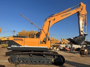 รถขุดไฮดรอลิกแบบตีนตะขาบ Hyundai 220LC-9S ปี 2001 รุ่น 22 ตัน มือสอง พร้อมเครื่องยนต์และปั๊มสำหรับงานดิน - Product Image 1