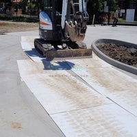 Feuille de protection de sol en nid d'abeille en PP ignifuge réutilisable pour les chantiers de construction commerciaux