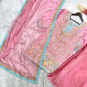 Conjunto de Salwar Kameez Rosa Bordado para Mujer, Vestido Étnico con Falda Plisada y Chal de Tela para Bodas y Fiestas - Product Image 3
