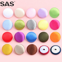 Kancing Jahit Bulat Warna-warni Berlapis Kain Satin Kustom Grosir SAS untuk Kemeja, Gaun, Pakaian Pernikahan