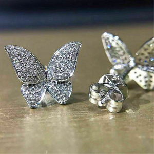 Orecchini a perno con cristalli a forma di farfalla da donna, accessori moda dolci e minimalisti per l'uso quotidiano - Product Image 3