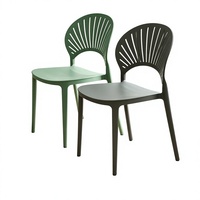 Chaise de salle à manger en plastique avec dossier épaissi, moulée d'une seule pièce, design éventail creux, pour la maison et les restaurants, style minimaliste