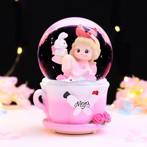 Adorable Bola de Cristal con Diseño de <span class=keywords><strong>Alina</strong></span>, Decoración Luminosa Giratoria para Mesa, Regalo Navideño para Amigos y Mejores Amigos - Product Image 1