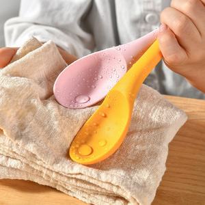 Cuchara de Silicona de Grado Alimenticio para el Hogar, Cuchara de Silicona Flexible con Mango Largo para Servir Sopa en la Cocina - Product Image 2