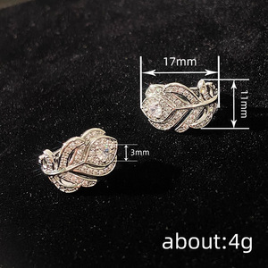 Eleganti orecchini a forma di rosa per donna, gioielli chic con zirconi scintillanti - Product Image 3