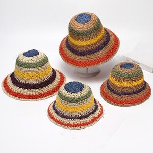 Sombrero de Paja Tejido <span class=keywords><strong>a</strong></span> <span class=keywords><strong>Crochet</strong></span> para Mujer, <span class=keywords><strong>Visera</strong></span> de Paja <span class=keywords><strong>con</strong></span> Rayas de Colores del Arcoíris, Plegable, Tipo Bucket, para Playa y Protección Solar - Product Image 1