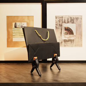 Bolsa de regalo de papel con textura metálica, impresión CMYK personalizada para empaque de productos cosméticos - Product Image 6