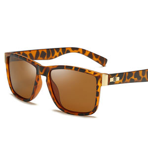 Lunettes-<span class=keywords><strong>gafas</strong></span> <span class=keywords><strong>de</strong></span> sol clásicas TR90 para hombre y mujer, lentes <span class=keywords><strong>de</strong></span> sol unisex con diseño a la moda, logo rojo <span class=keywords><strong>de</strong></span> piel hexagonal, 2022 - Product Image 6