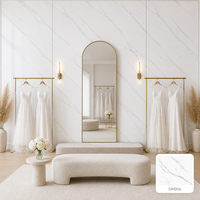 Panneau mural WPC en gros 900x2800mm 9mm imperméable, revêtement gris veiné marbre blanc pour chambre d'hôtel et salon