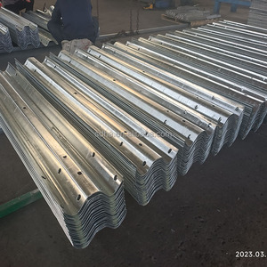 Barrières de sécurité routière en acier galvanisé à chaud, barrières anti-choc <span class=keywords><strong>Armco</strong></span>, barrières de bord de route, fabricant direct - Product Image 2