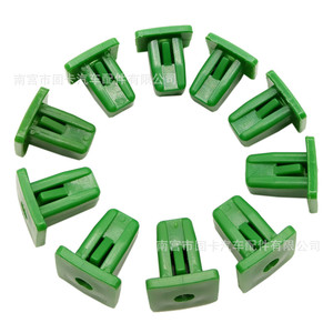 Soporte Universal de Plástico para Parachoques K31 Verde para Autos Volkswagen y Peugeot, Clip de Fijación - Product Image 4