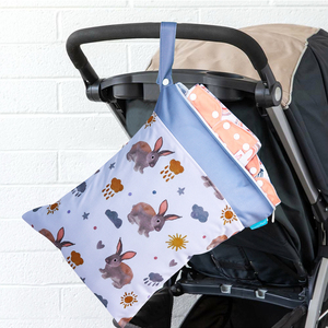 Popular bolsa de bolsillo con cremallera impermeable grande para pañales de bebé organizar artículos húmedos para cochecito con impresión de logotipo personalizado - Product Image 6