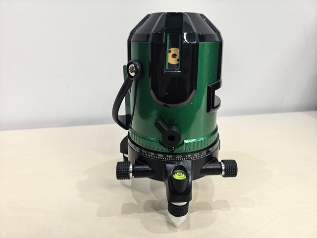 Green Laser Level Meter with 5-line Projection Outdoor Strong Light Resistance Automatic Line Projector