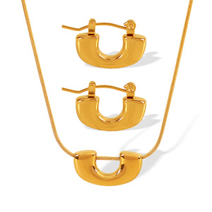 ชุดสร้อยคอและต่างหูรูปตัวยู ดีไซน์เรขาคณิตสีทองสำหรับผู้หญิง สวมใส่ได้ทุกวัน โซ่ไทเทเนียมสตีล - Product Image 5