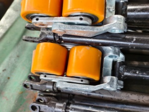 Neumáticos Nuevos para Montacargas, Ruedas de Goma Naranja para Carretillas Elevadoras, Uso Industrial, Logística y Transporte, Capacidad de 1.5 Toneladas - Product Image 1