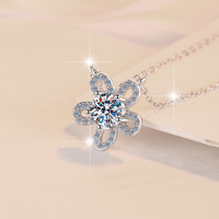 Collier en Moissanite Ronde Brillante 1CT, Sertissage Classique à 5 Griffes, Plaqué Rhodium, Argent Sterling 925, Forme Fleur