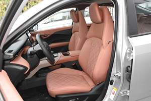 Changan Qiyuan A05 2024 70 <span class=keywords><strong>Pro</strong></span> PHEV NEDC<100km Batería <span class=keywords><strong>de</strong></span> 30kWh 18200km <span class=keywords><strong>de</strong></span> Autonomía Baja Coche Usado Motor <span class=keywords><strong>de</strong></span> 100-150kW Económico y Práctico - Product Image 4