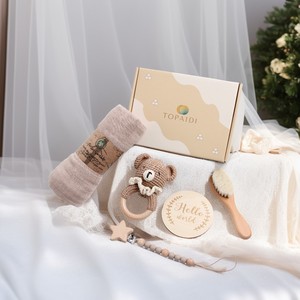 Ensemble hochet en bois au crochet avec nom <span class=keywords><strong>gravé</strong></span> personnalisé pour nouveau-nés, succès transfrontalier, coffret cadeau bébé, attache-tétine, <span class=keywords><strong>couverture</strong></span>, rentrée scolaire - Product Image 1