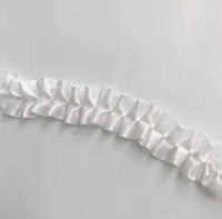 Conception innovante : bordure de jupe plissée avec fleurs fraîches, ruban pour boîte cadeau, ruban pour dessert, matériaux en ruban de satin