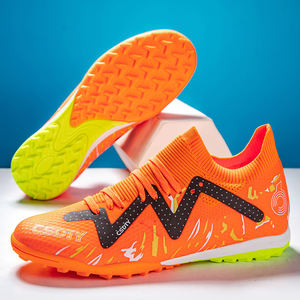 Botte de football montante pour hommes et femmes Chaussures d'entraînement à la mode antidérapantes pour l'herbe Crampons d'extérieur résistants à l'usure pour l'été - Product Image 3
