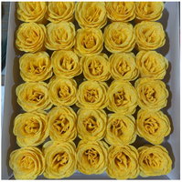 Bouquet de roses éternelles personnalisé pour la Saint-Valentin, style tendance, personnalisation possible.
