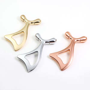 Neues Design U-förmiges hohles Guasha-Gesichts <span class=keywords><strong>massage</strong></span> werkzeug <span class=keywords><strong>Gold</strong></span>-Metall-3D-Gesichtsmassagegerät mit manueller Kabel führung - Product Image 2