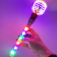 Großhandel Neuartige Plastik Leuchtspielzeuge Kostüme Mehrfarbiger LED-Blinkender Drehball-Zauberstab 3 AA-Batterien Halloween Weihnachten