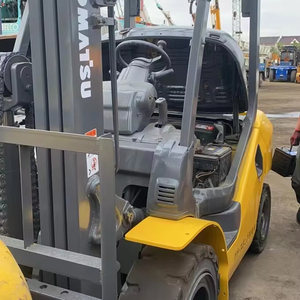 Chariot élévateur diesel Komatsu d'occasion du Japon, modèle FD30, 3 tonnes, mât à trois étages, dimensions des fourches 1220x125x50, à vendre à prix réduit - Product Image 1