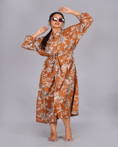 Robe de chambre romantique de luxe marron imprimée 100 % coton à manches longues, longueur genou, avec cordon de serrage, écologique - Product Image 3