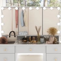 Coiffeuse de maquillage moderne de style de luxe avec miroir et lumière
