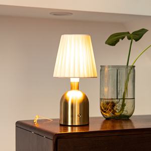 Lampe de table en cristal de luxe de qualité supérieure pour chambre d'hôtel, salon, intérieur, disponible au prix d'exportation - Product Image 3