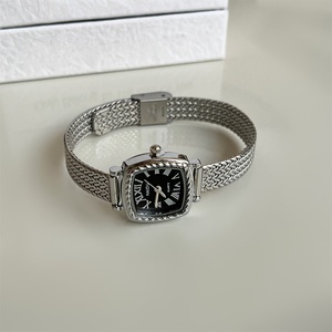 Nuevo Reloj de Mujer en Oferta, Reloj de Cuarzo Vintage Dorado Pequeño y Sencillo - Product Image 6