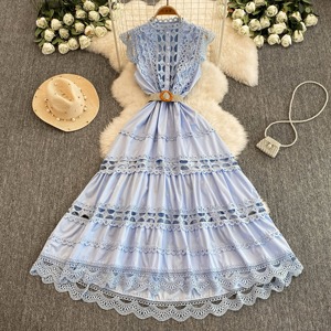 Robe longue de soirée élégante de qualité supérieure avec broderie, ceinture et dentelle ajourée, motif floral - Product Image 5
